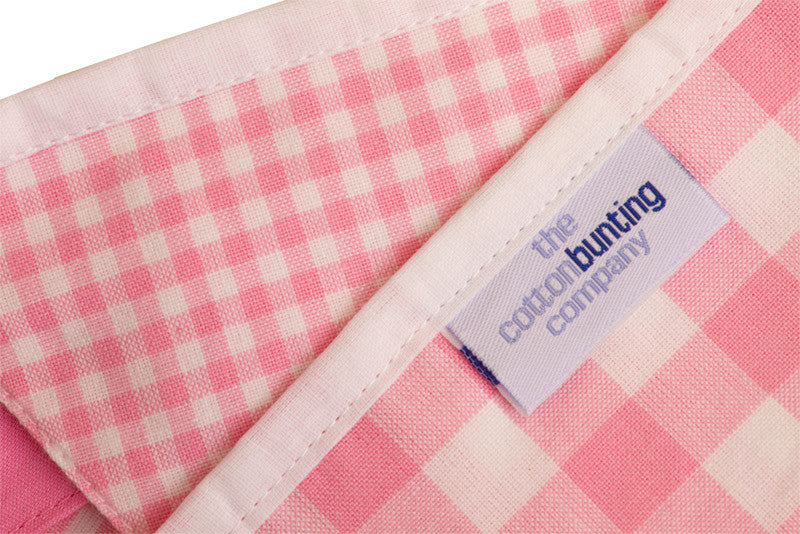 Shades of Pink Bunting Close Up